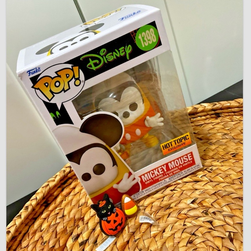 Funko Pop! Disney Mickey Mouse Trick-or-Treat Hot Topic Exclusive + 2 Halloween